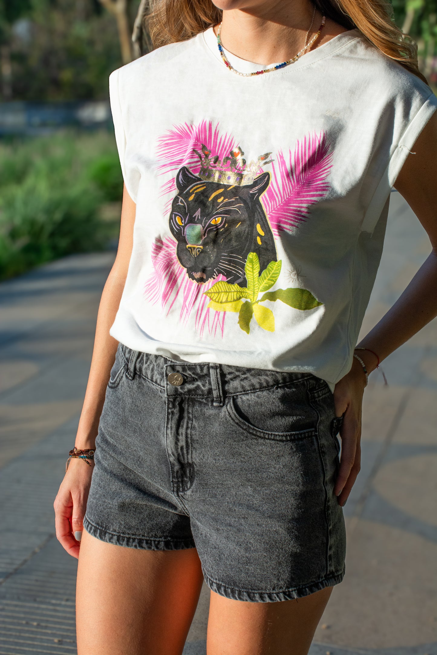 Polera manga corta Pantera Crudo