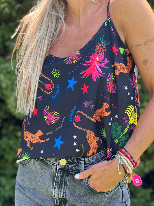 Top solera estampado tropical negro